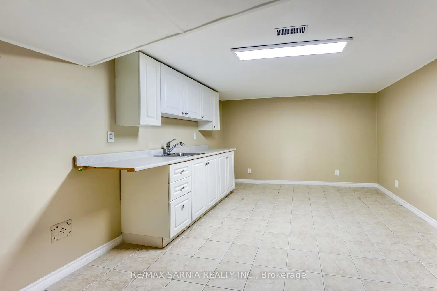 Additional image 17 of 4083 London Line