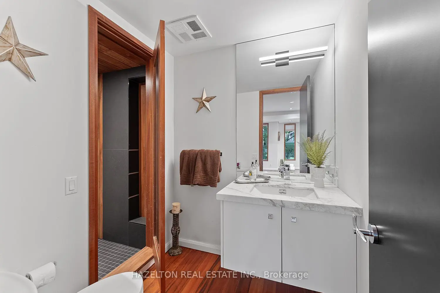 Additional image 8 of 32 Regal Road