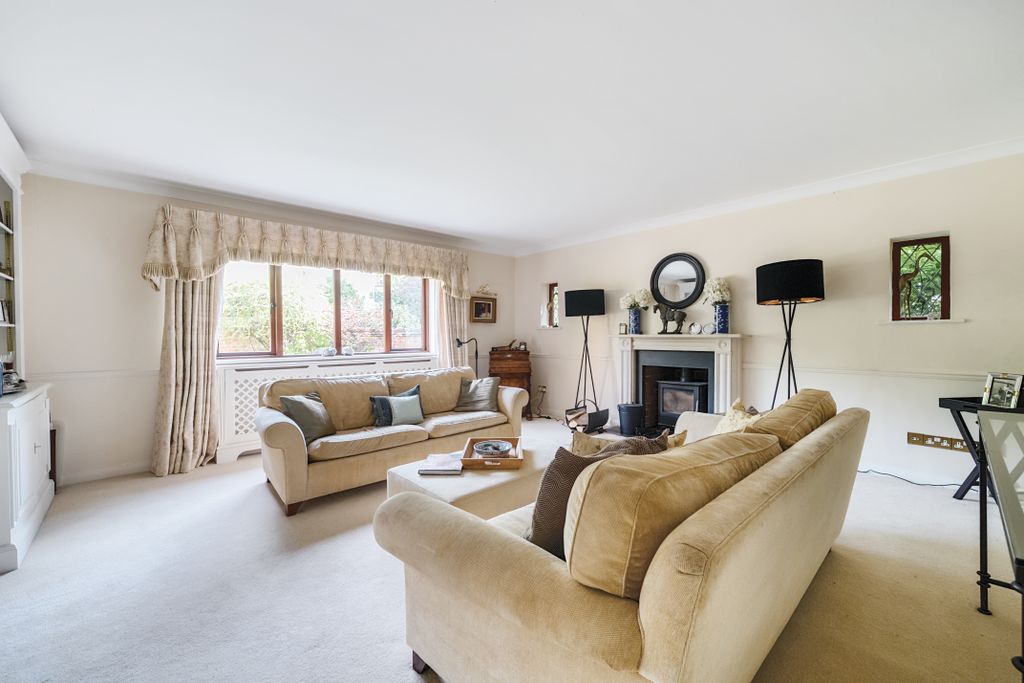 Additional image 4 of 5 bed detached house for saleThe Green, Henley-On-Thames RG9