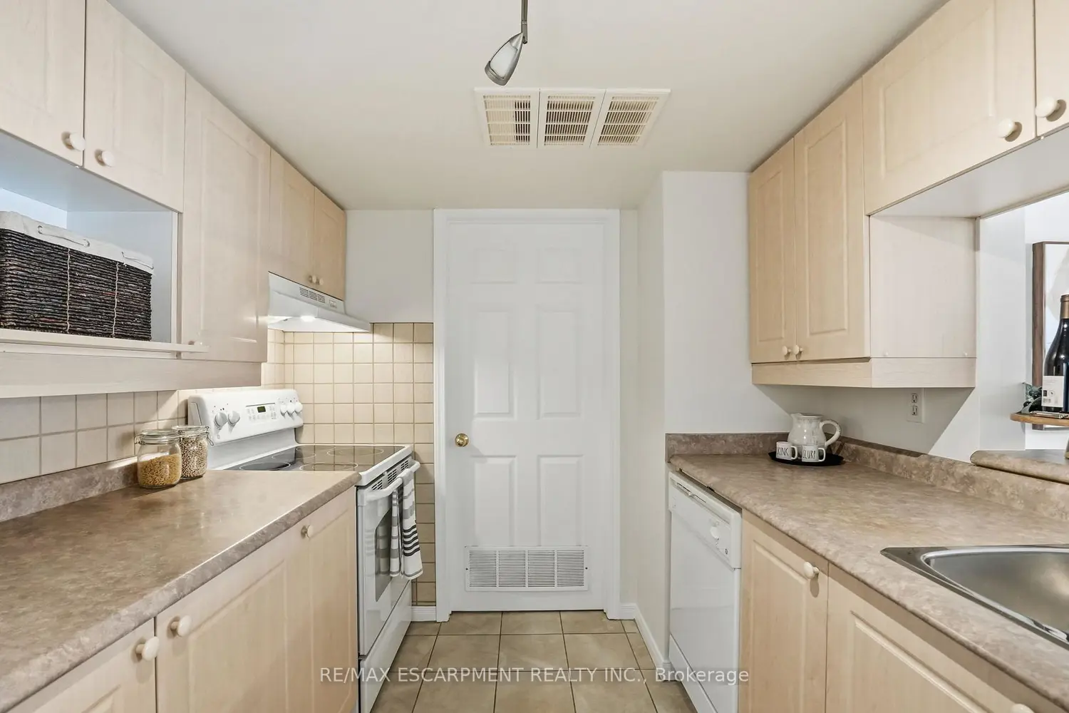 Additional image 7 of 216 Plains Road E106