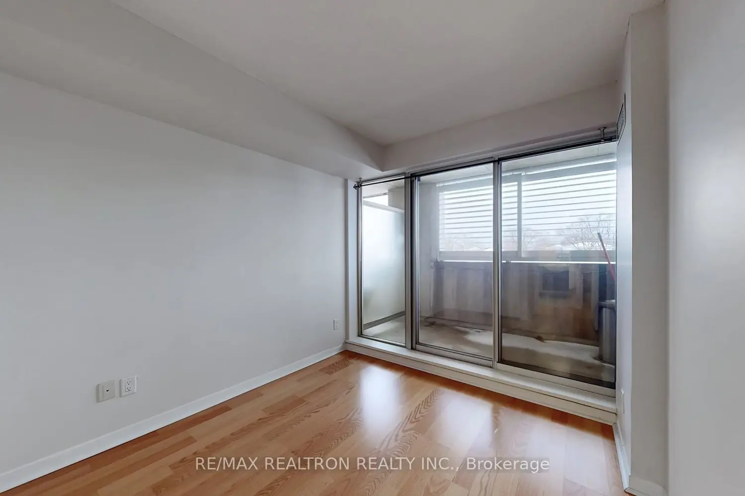 Additional image 16 of 1050 The Queensway Avenue 217