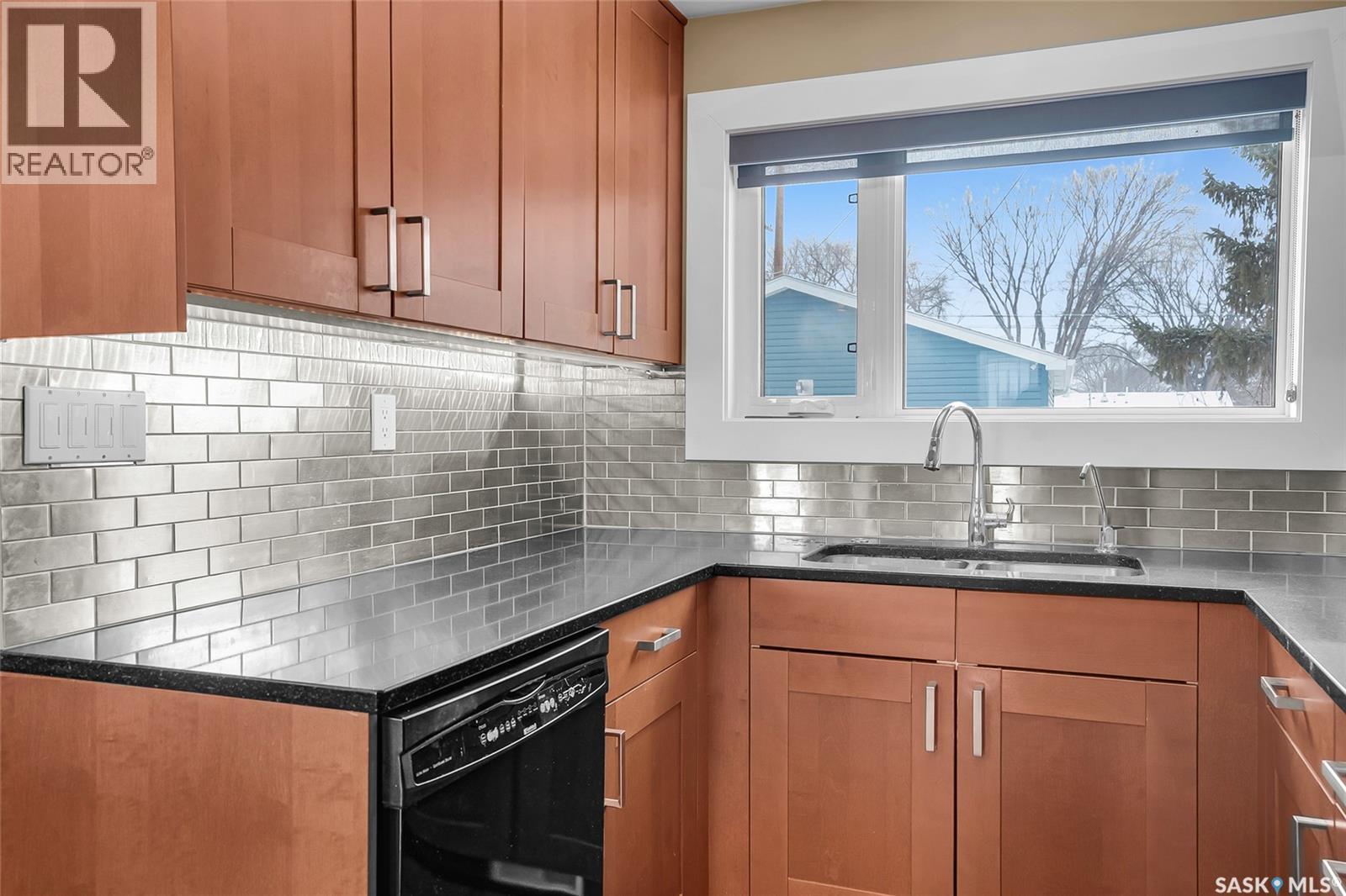 Additional image 6 of 701 W Avenue N, Saskatoon, SK, S7L3H2