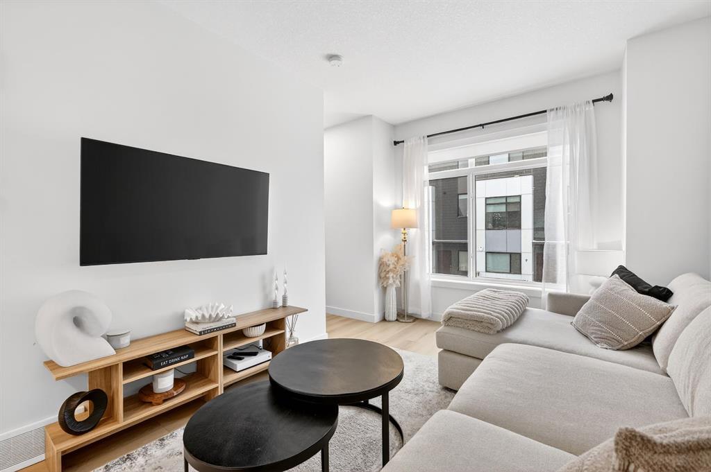 Additional image 4 of 10 Currie Walk SW, Calgary, AB, T3E 8H6
