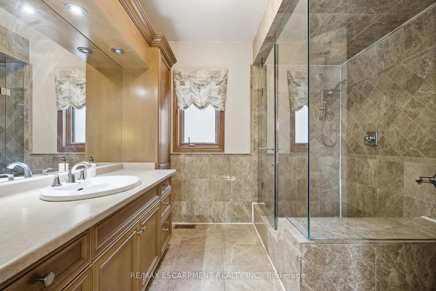 Additional image 9 of 4 Lakeside Drive