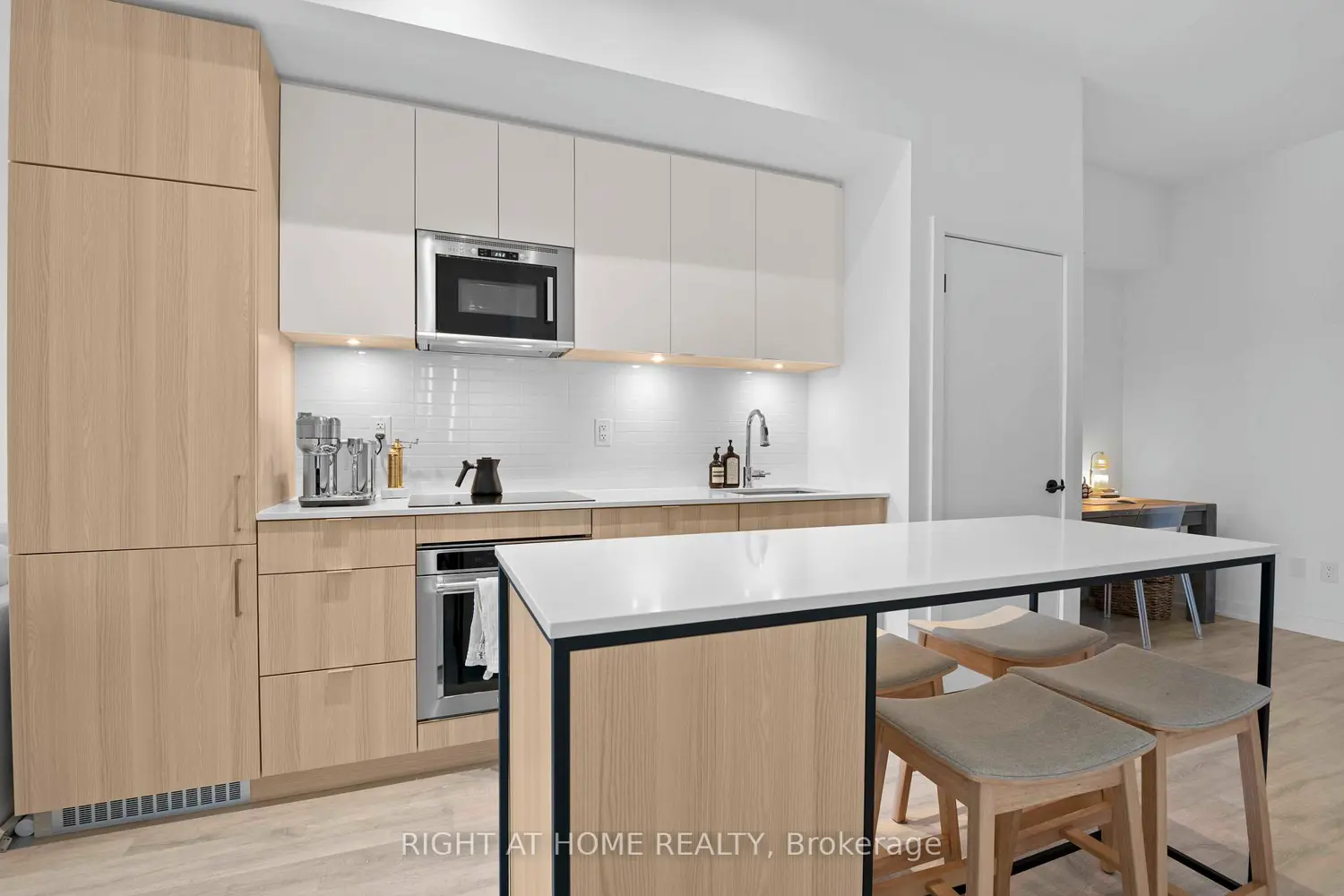 Additional image 6 of 220 Missinnihe Way 403