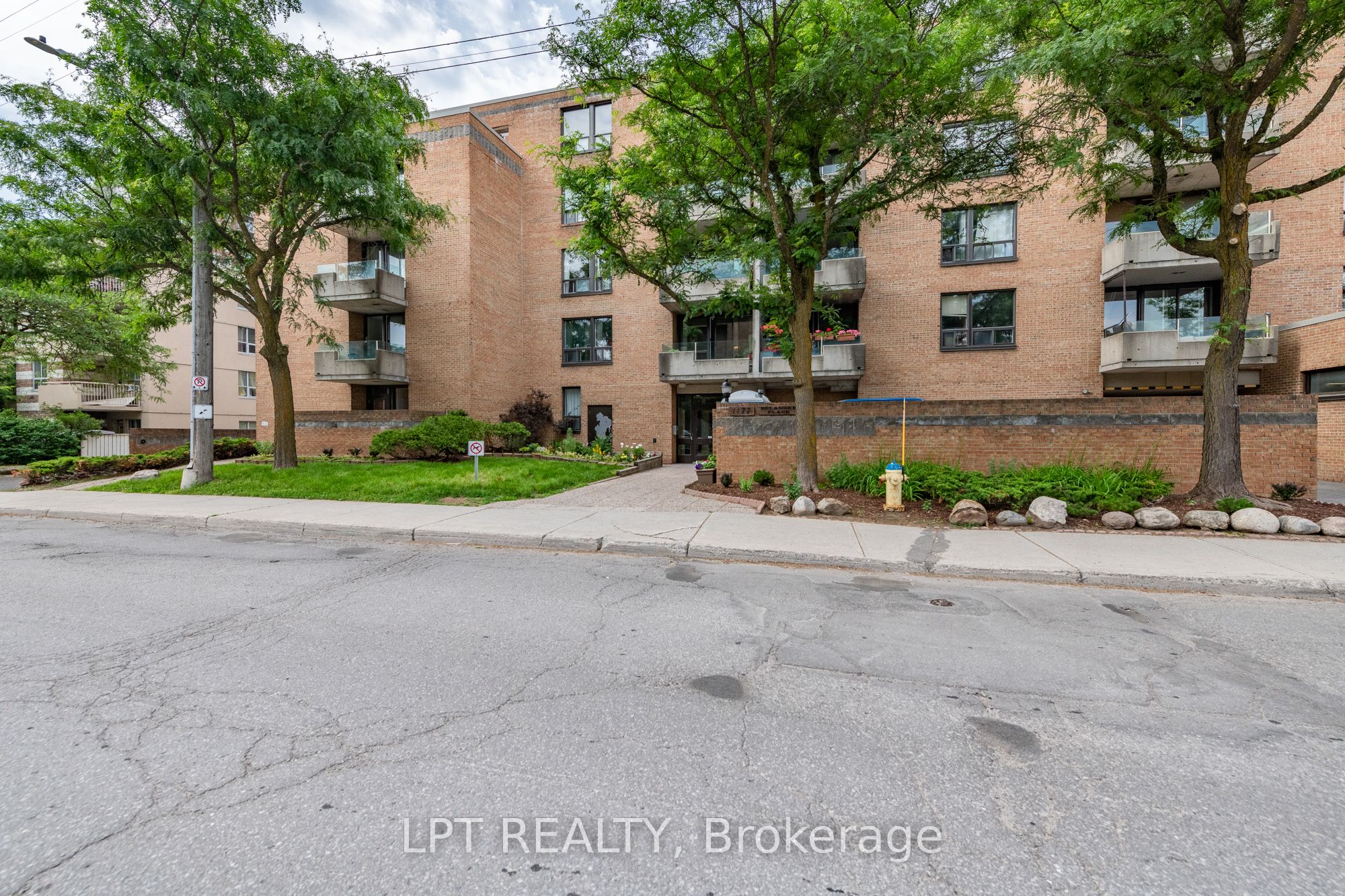 Additional image 2 of #206-1177 Belanger Avenue, Ottawa, ON, K1H 8N7