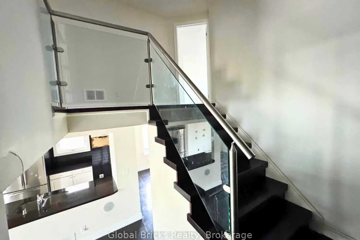 Additional image 13 of 41 Fieldview Crescent