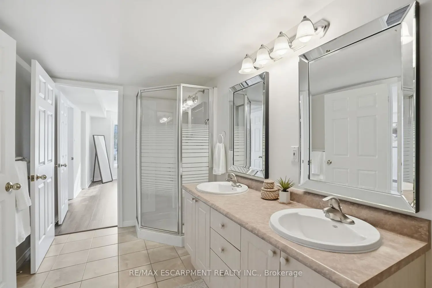 Additional image 8 of 216 Plains Road E106