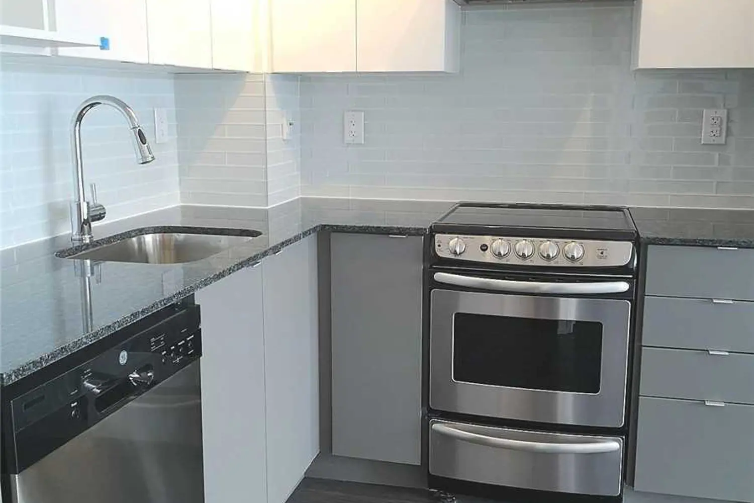 Additional image 2 of 160 Flemington Road 1009