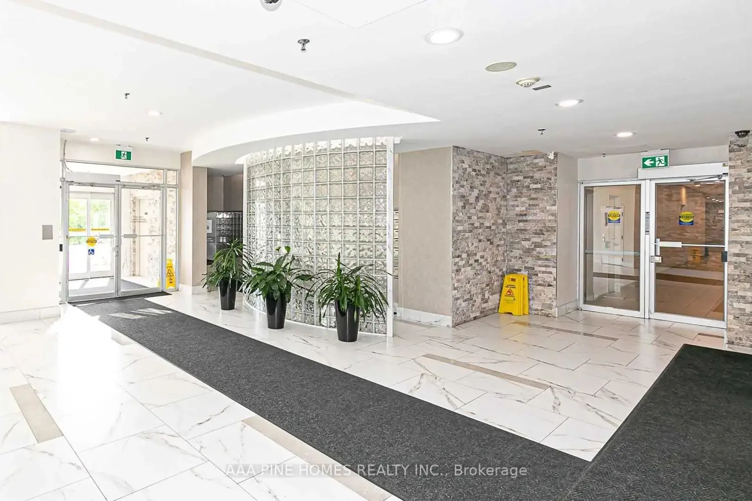 Additional image 17 of 2550 Lawrence Avenue 1111