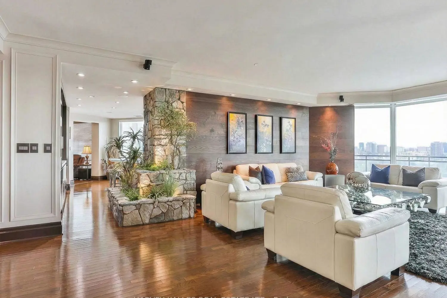 Additional image 9 of 300 Bloor Street 2701