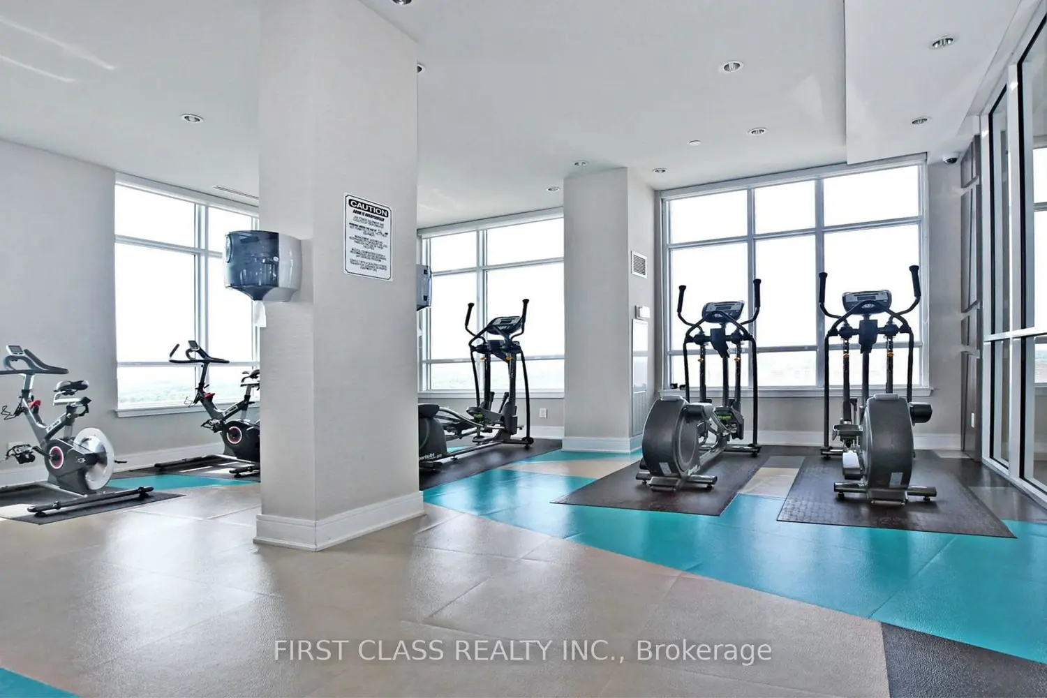 Additional image 14 of 9201 Yonge St Street 911