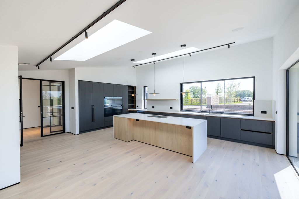 5 bed barn conversion for saleHartfield Road, Cowden TN8 photo 5