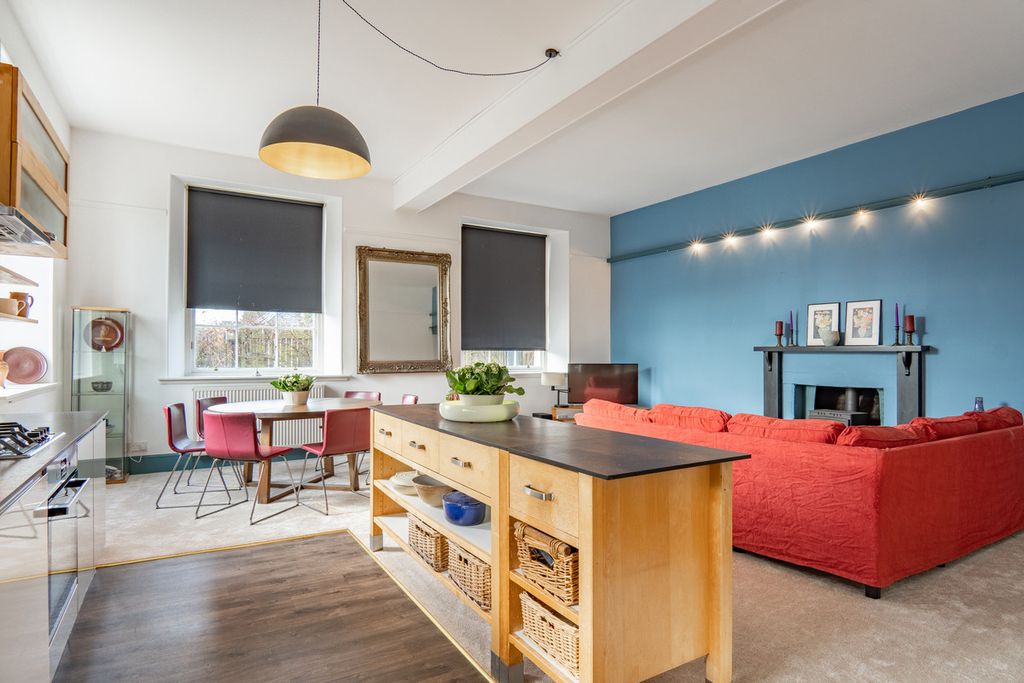 2 bed flat for saleNess Road, Fortrose IV10 photo 5