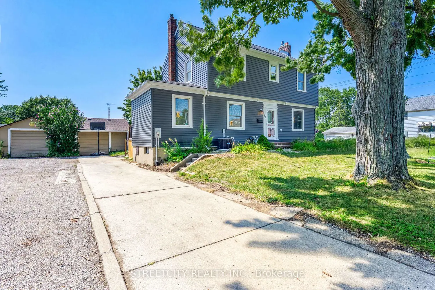 Additional image 4 of 703 Wellington Street