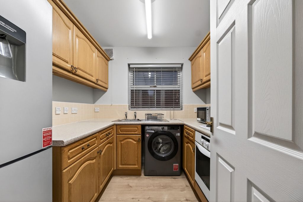2 bed flat for saleWhitecross, Hereford HR4 photo 2