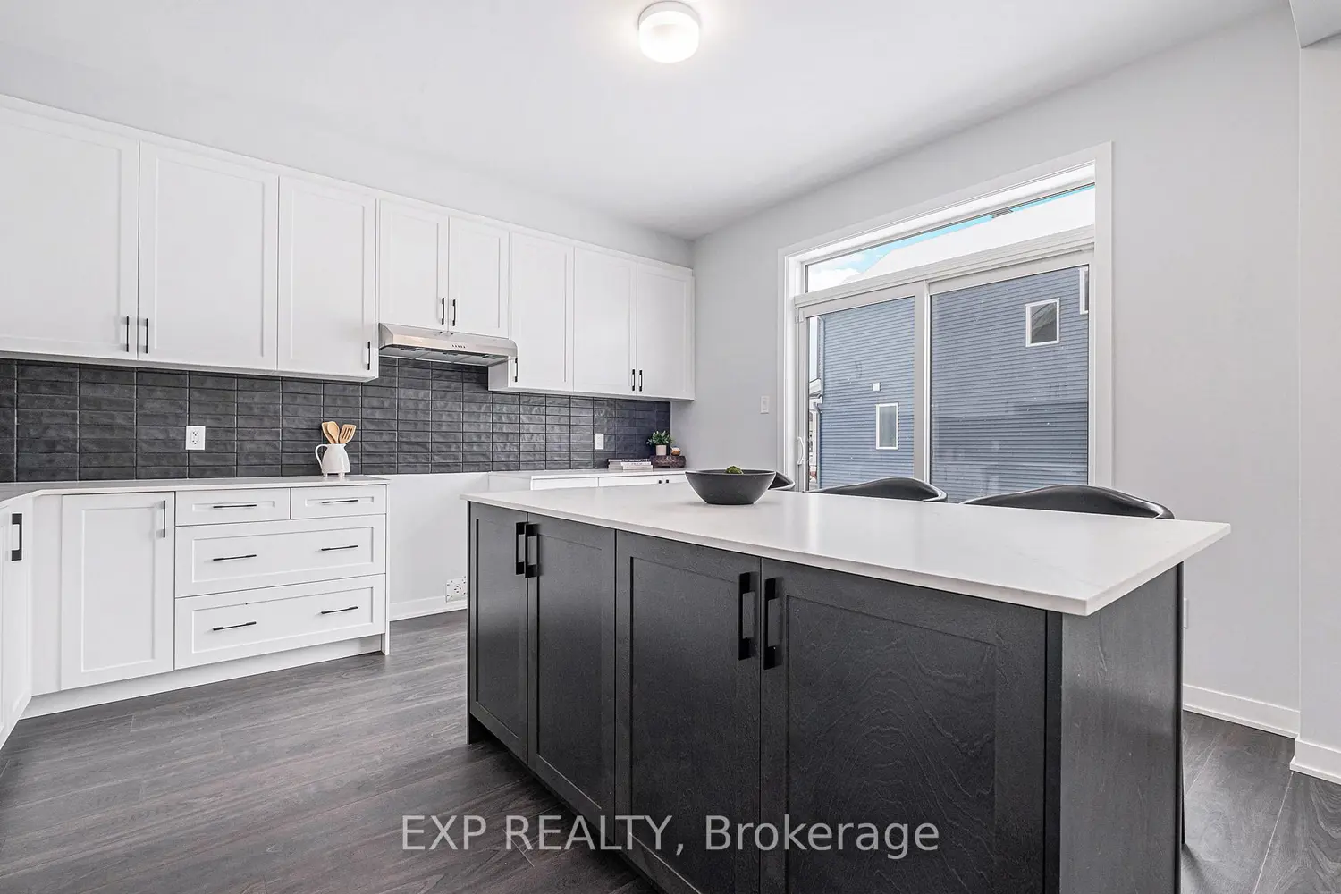 Additional image 3 of 1027 De Pencier Drive