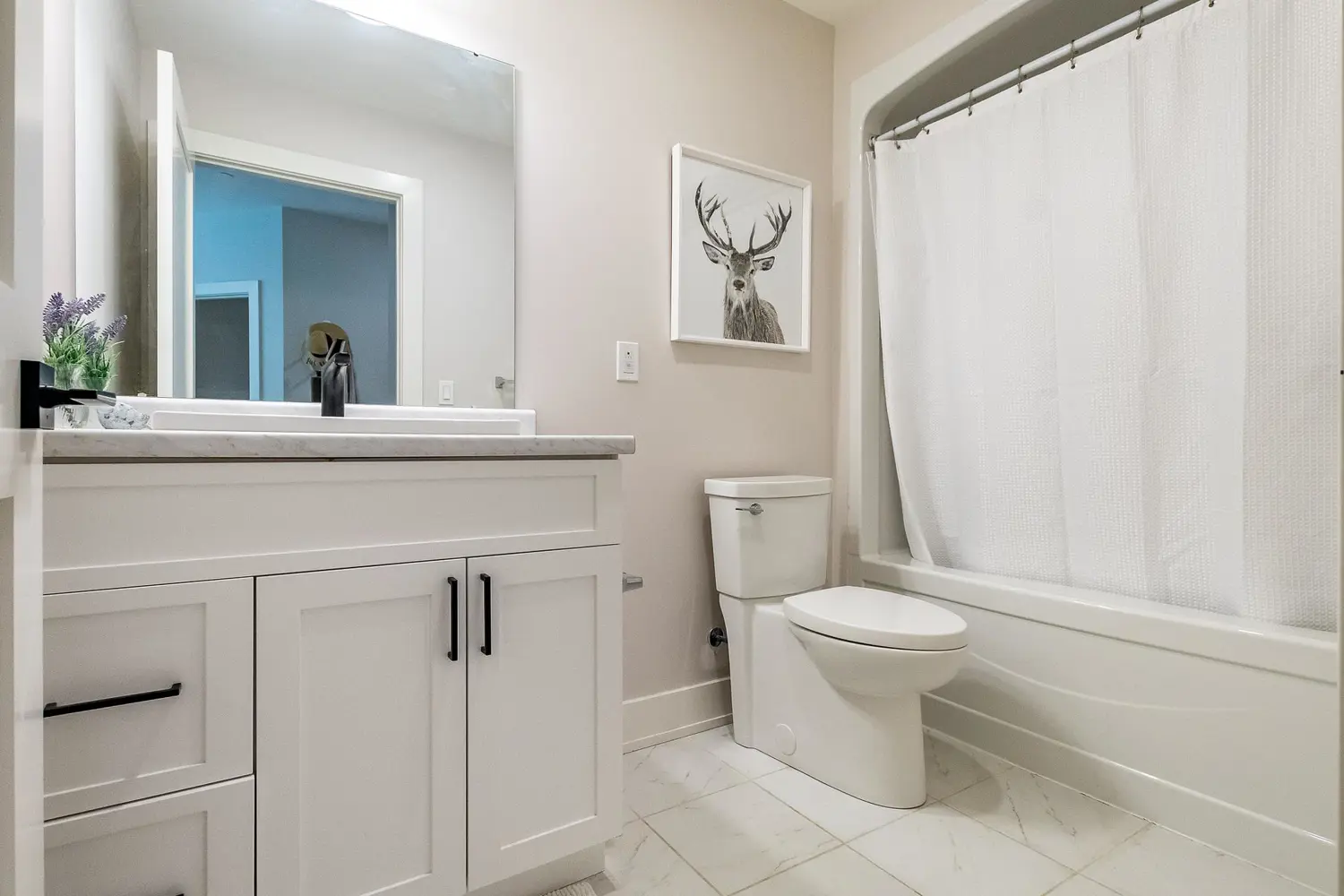 Additional image 9 of 18 Campus Trail 207