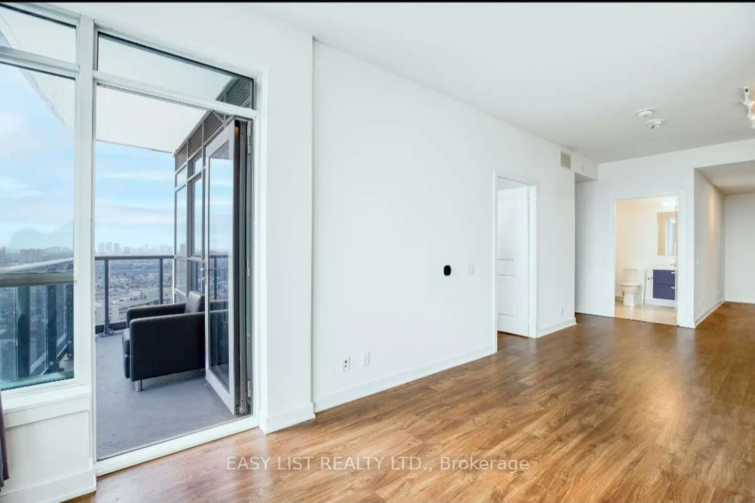 50 Upper Mall Way 2311 photo 5