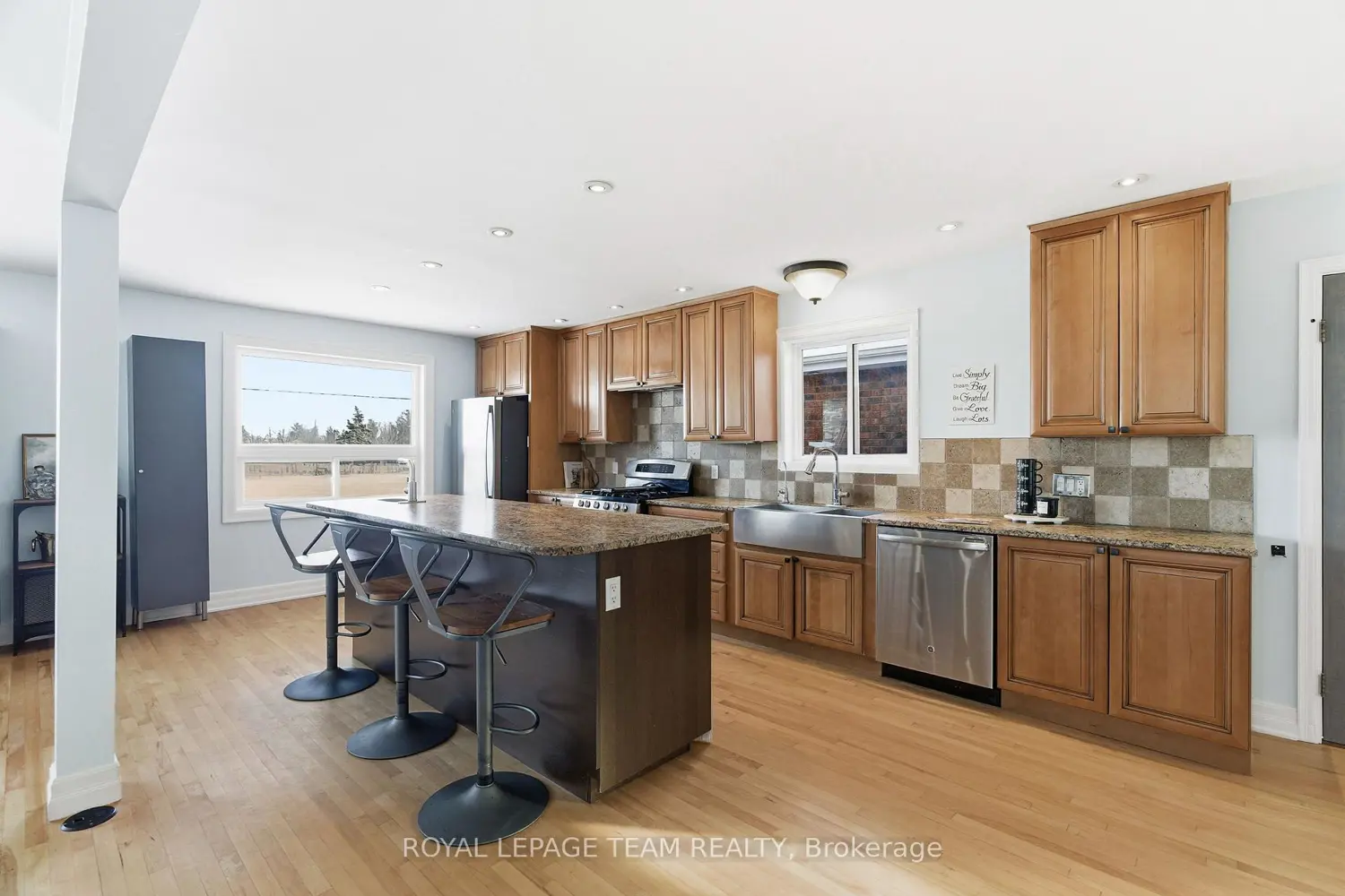 3246 Elizabeth Street photo 4