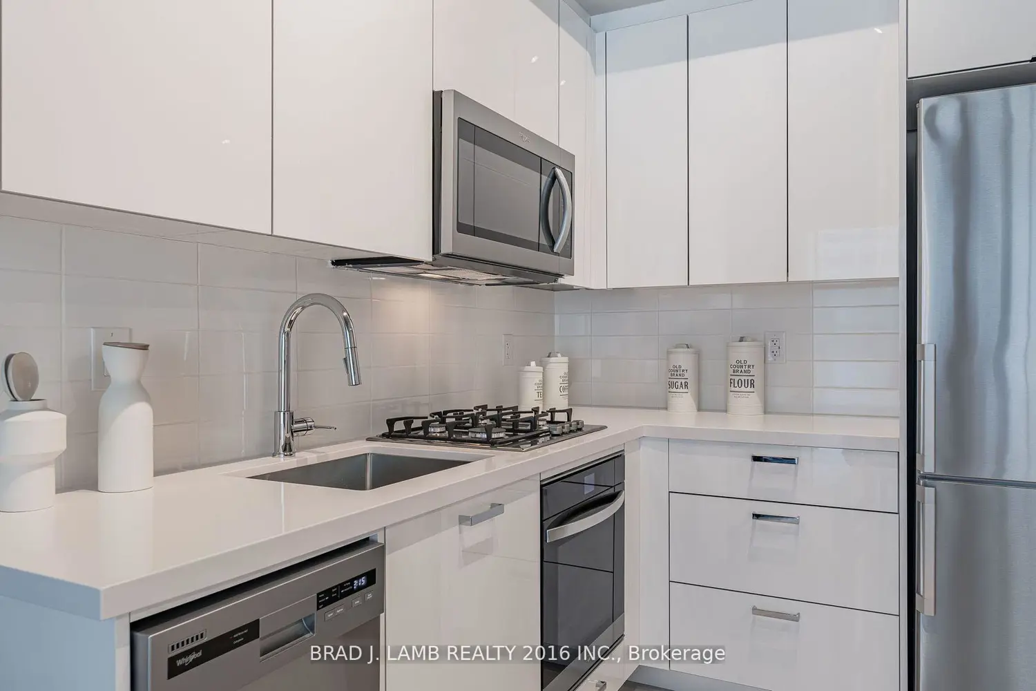 Additional image 8 of 195 Mccaul Street 315