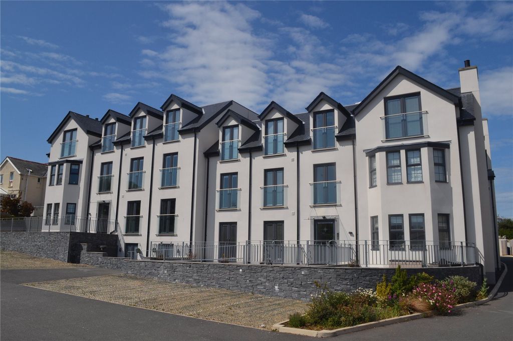 1 bed flat for saleTrem Y Bae, Beach Road, Benllech, Anglesey LL74