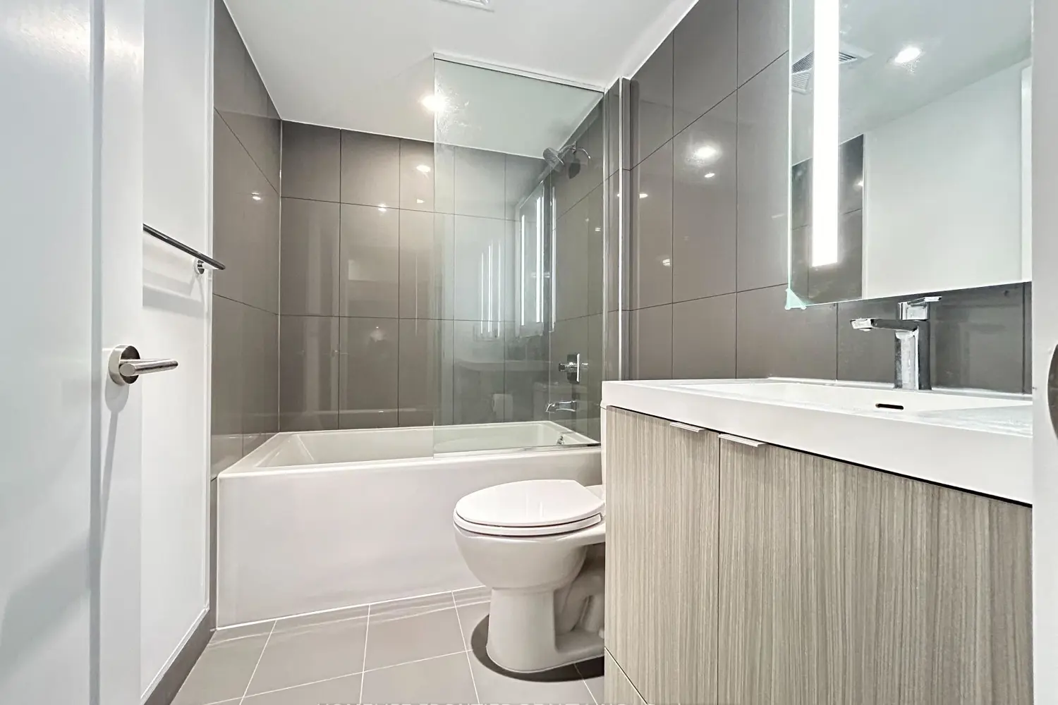Additional image 14 of 585 Bloor Street 2219