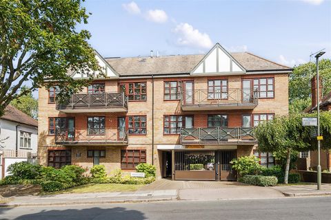 Woodside Lane, Woodside Park N12