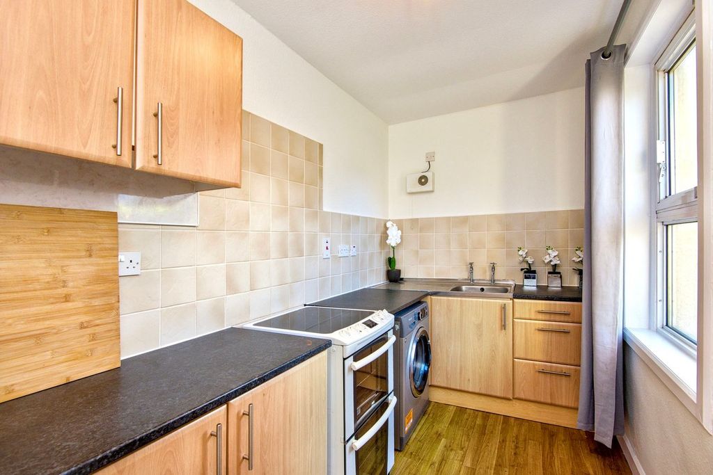 Additional image 3 of 2 bed flat for saleSt Nicholas Street, St Andrews KY16