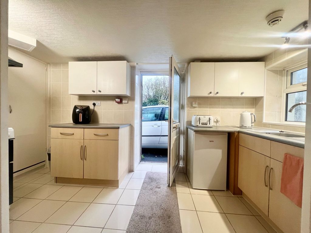 Additional image 3 of 1 bed flat for saleFlat 6 Ashley House, St Saviour JE2
