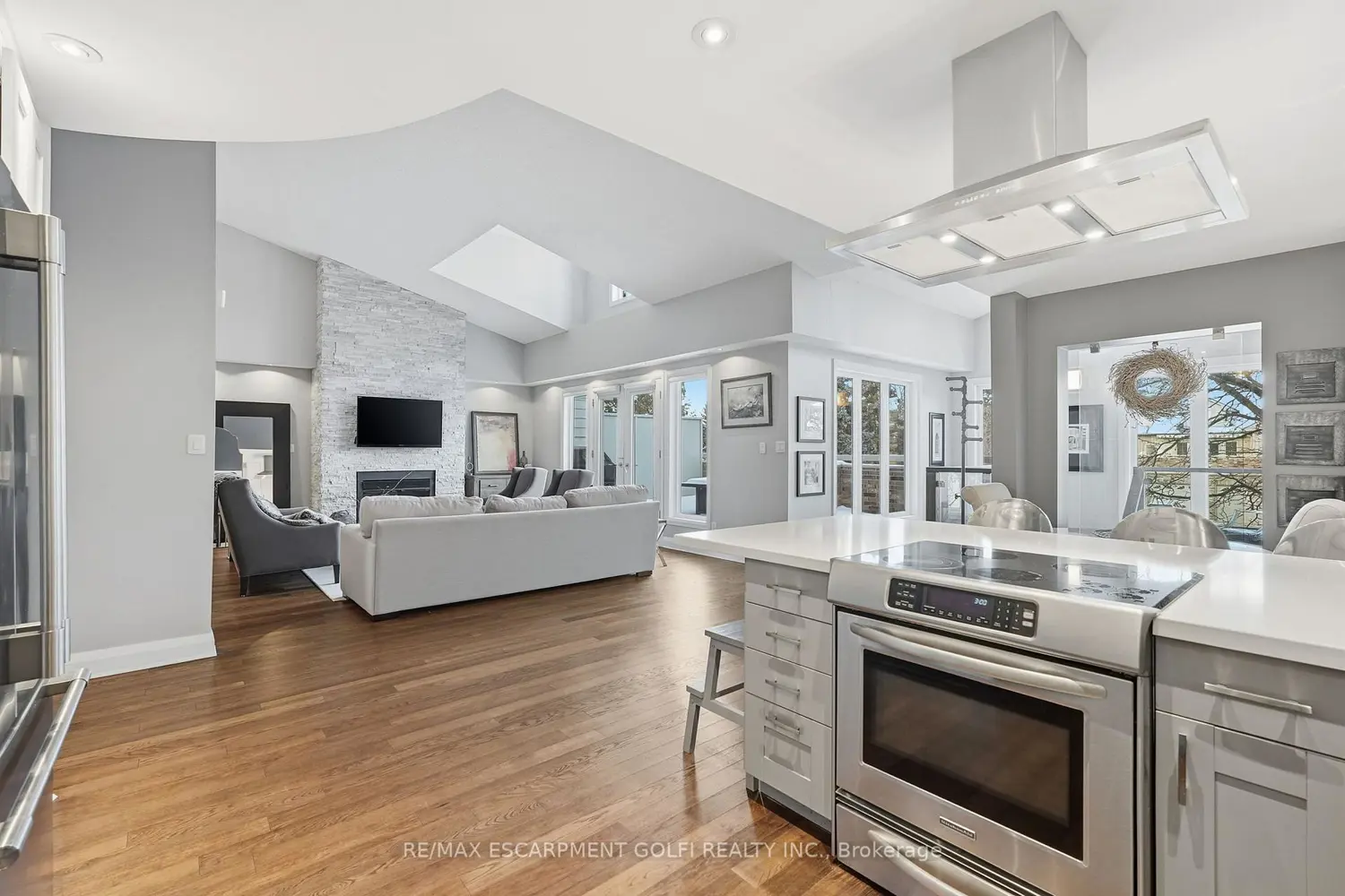 Additional image 4 of 3230 New Street 3