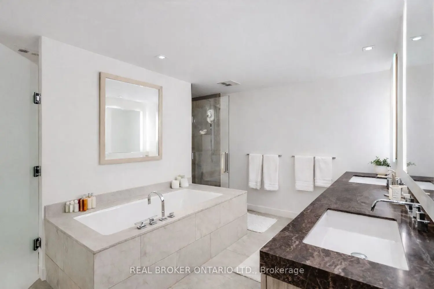 Additional image 7 of 500 Wellington Street 201