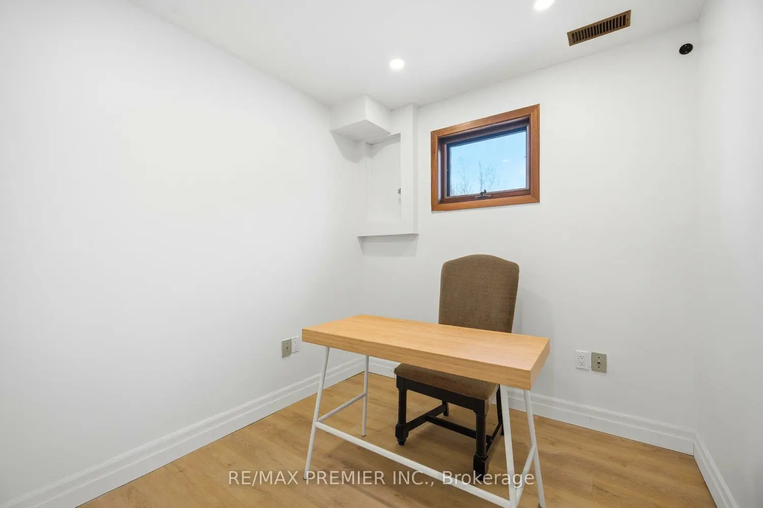 Additional image 16 of 752 Pinegrove Avenue