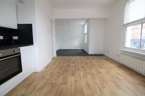 Station Road, Winchmore Hill N21, Studio to rent