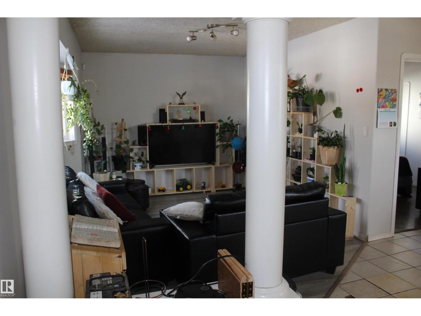 Additional image 3 of 11927 96 Street NW, Edmonton, AB, T5J2R4