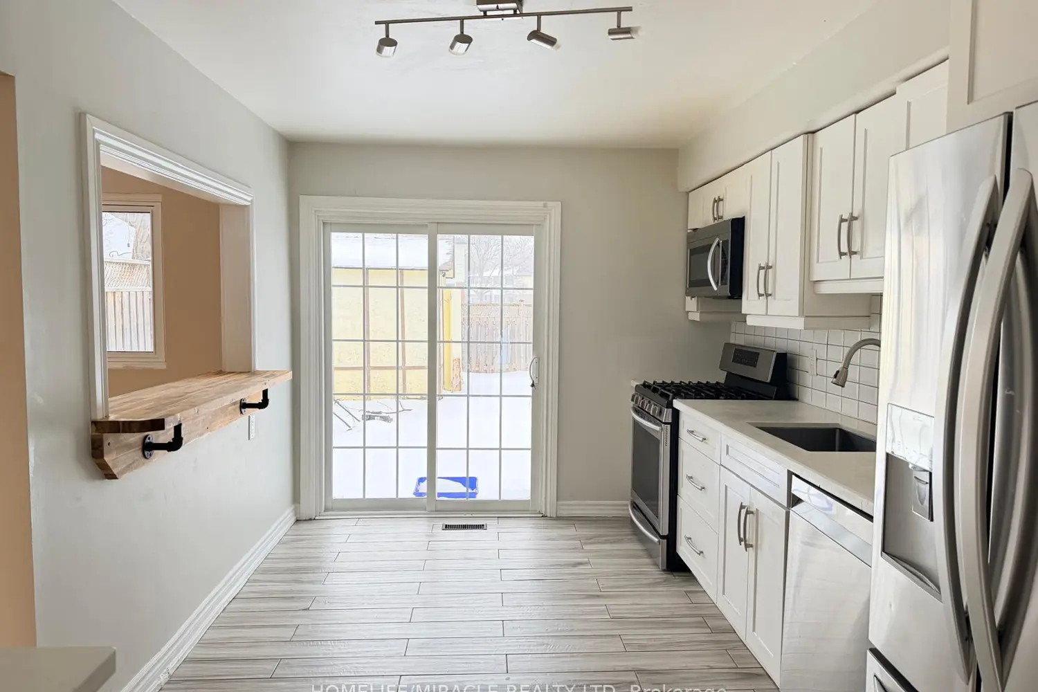 Additional image 4 of 1391 Fenelon Crescent