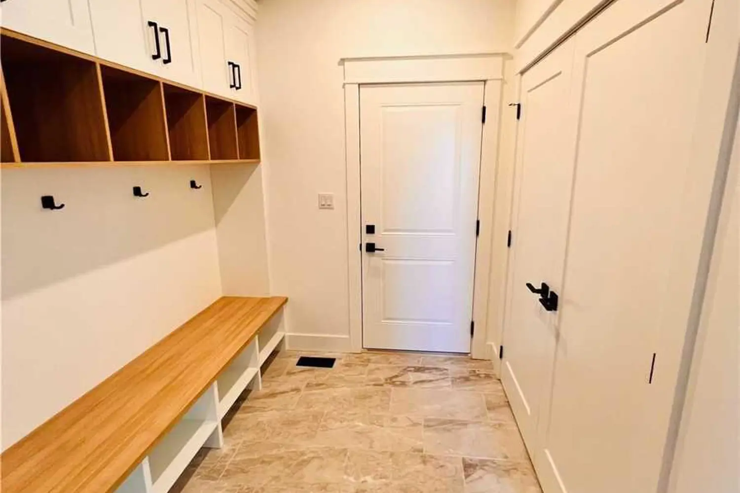 Additional image 13 of 3761 Queen Street