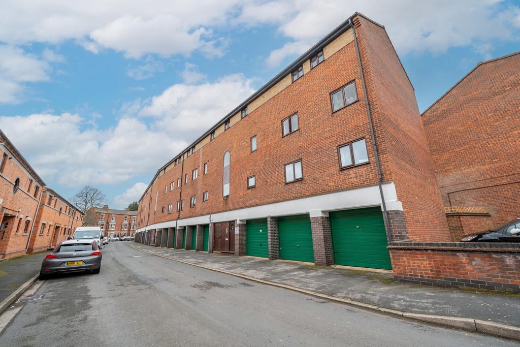 2 bed flat for saleAlderney Street, Nottingham NG7