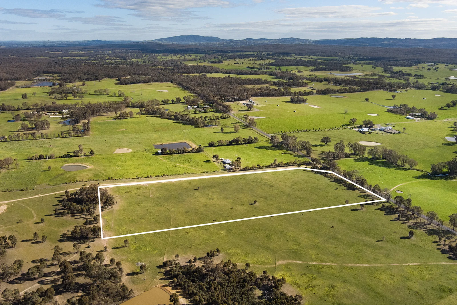 4 Axe Creek Road, Axe Creek VIC 3551