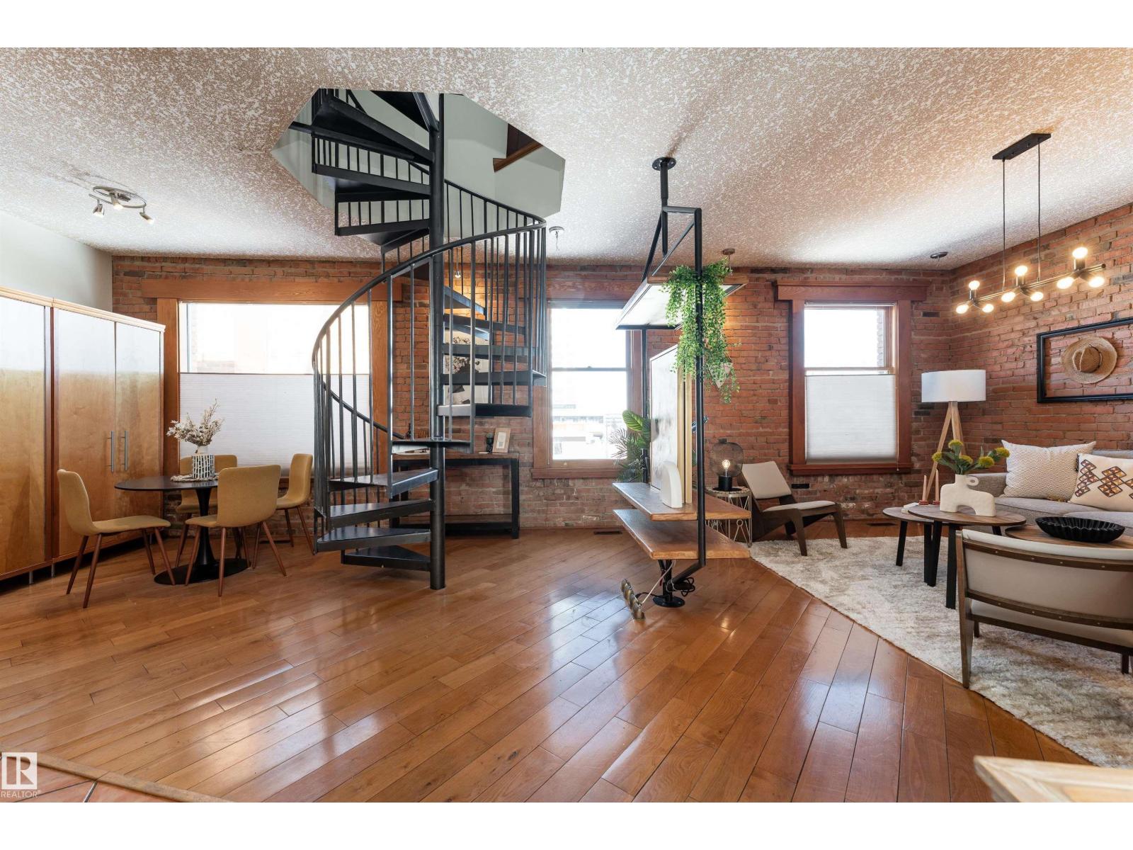 301-10141 95 Street NW, Edmonton, AB, T5H2A8