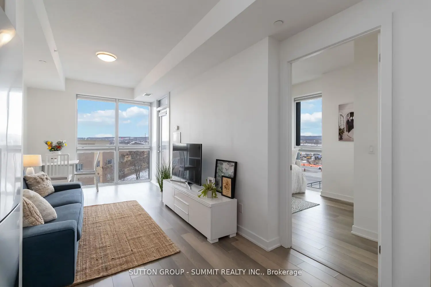 Additional image 5 of 5220 Dundas Street D422