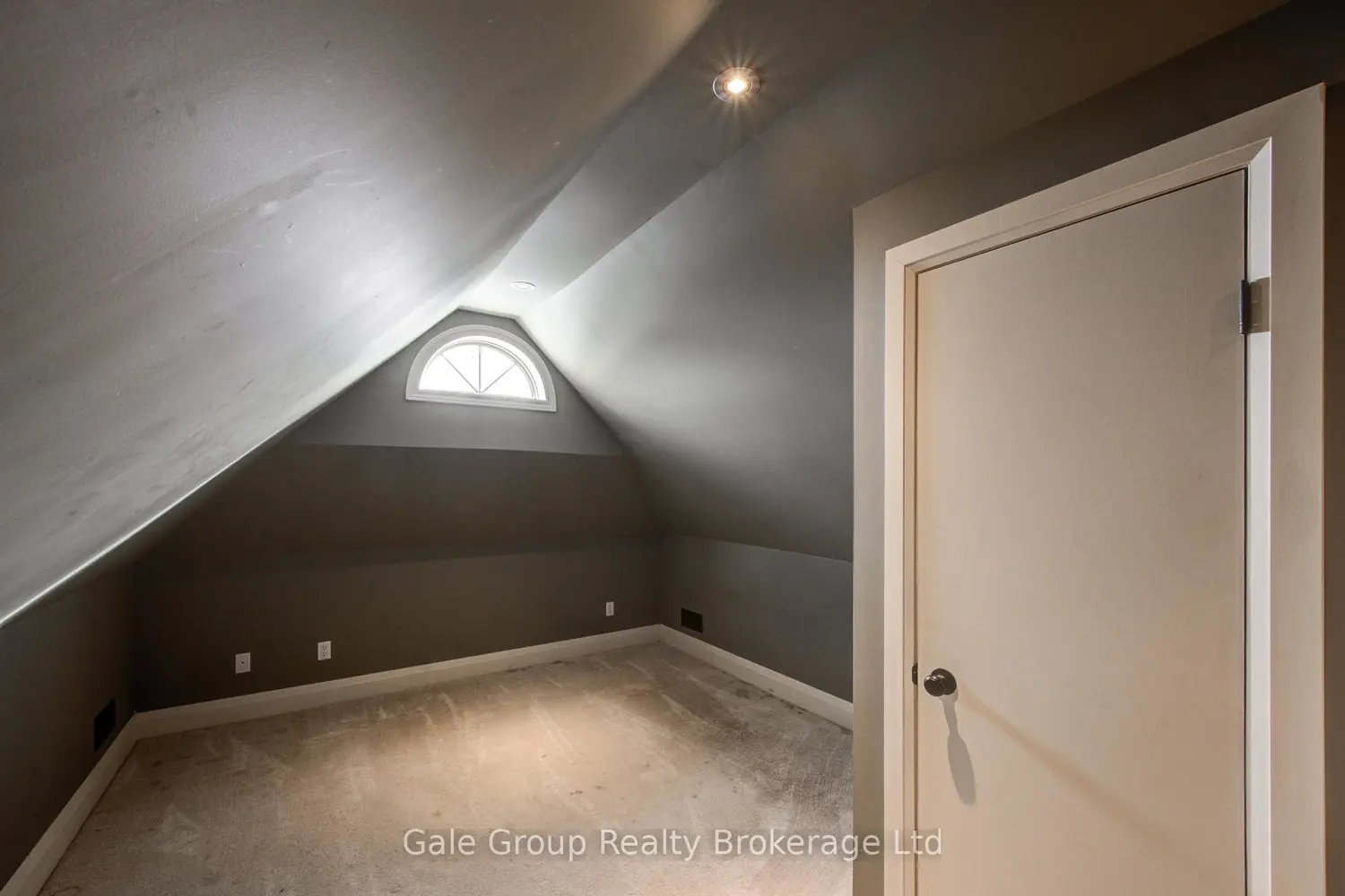 Additional image 12 of 81 Broadway Street 11