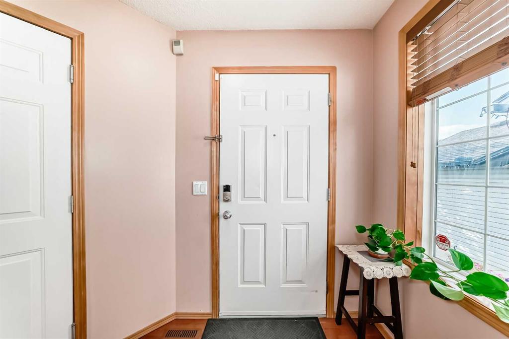 Additional image 3 of 16062 Everstone Road SW, Calgary, AB, T2Y 4J7