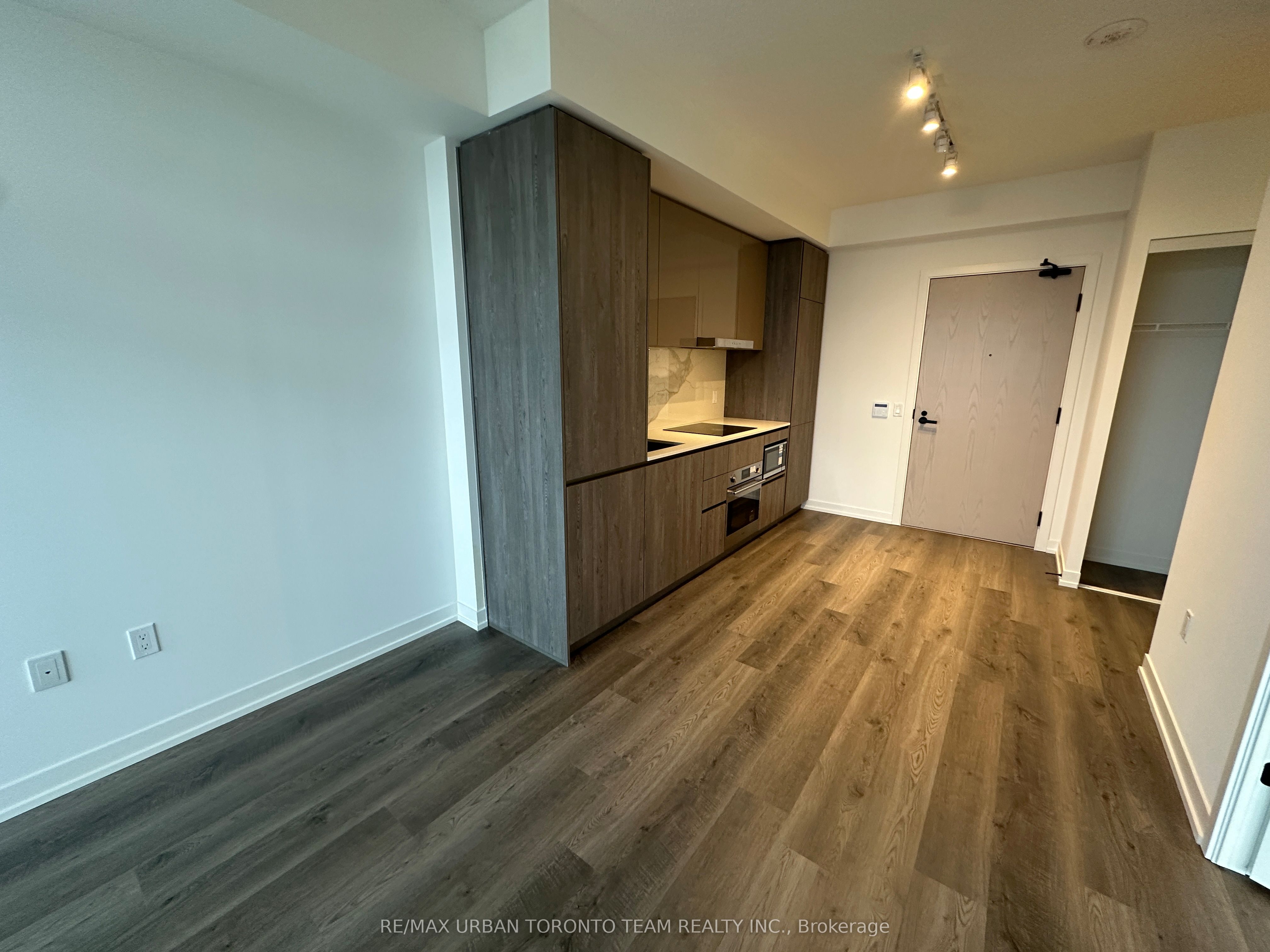 Additional image 4 of 5203-8 Interchange Way, Vaughan, ON, L4K 5Z7