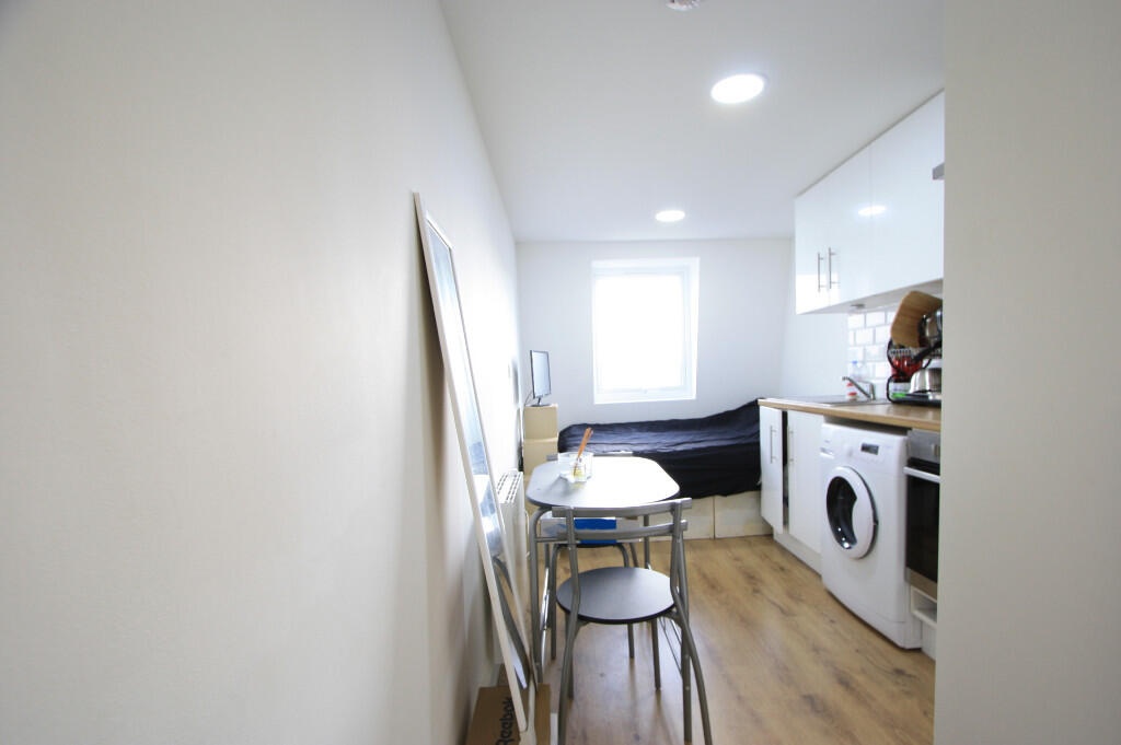 Additional image 2 of Studio Flat, Walworth Place, SE17, N1 7GU