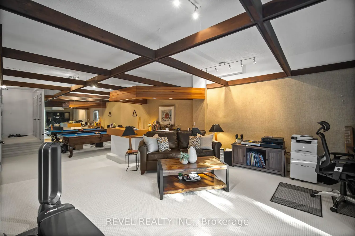 Additional image 17 of 2058 Brant Street 3