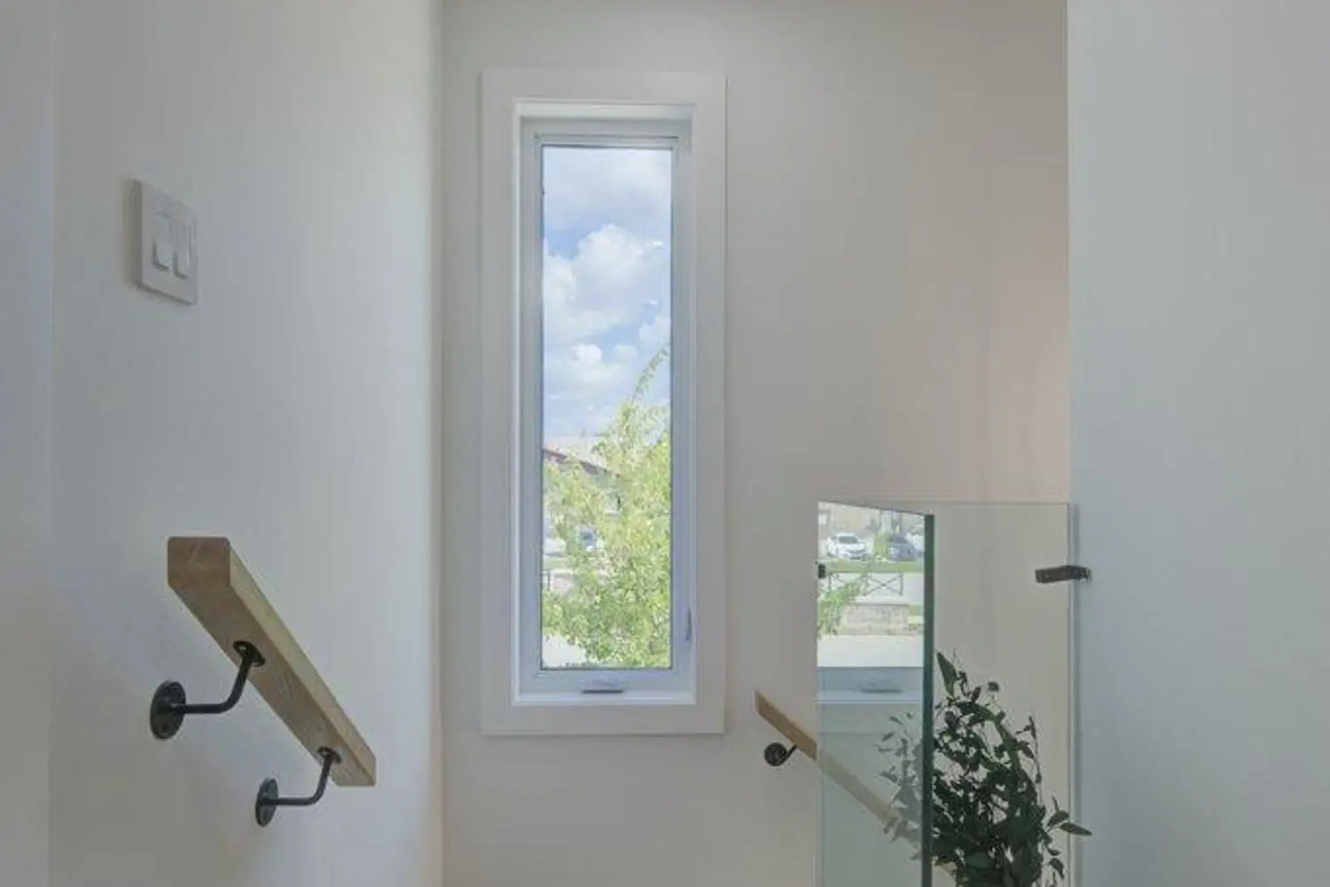 Additional image 14 of 4392 Ontario Street