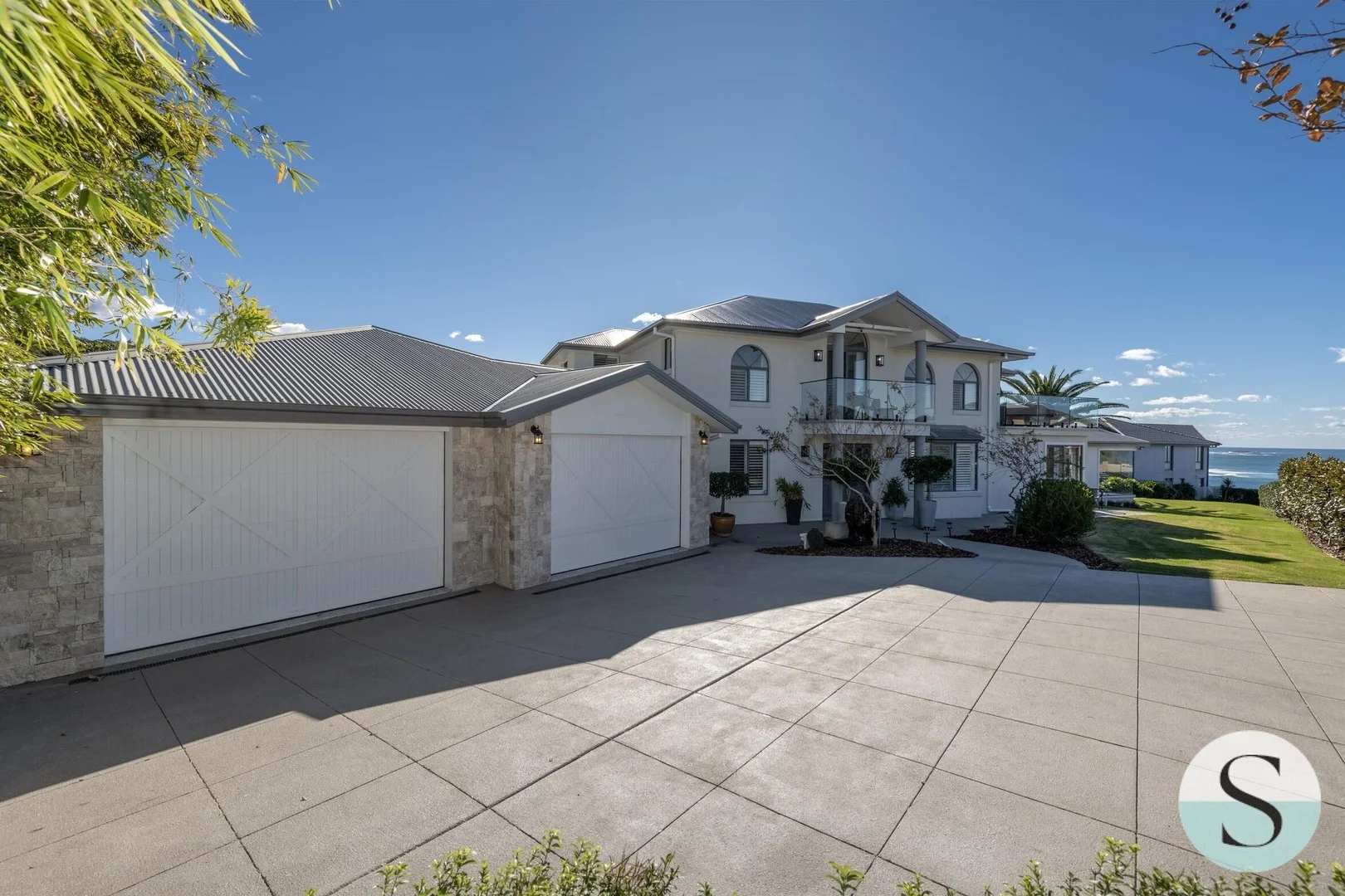 2 Spoon Rocks Road, Caves Beach NSW 2281