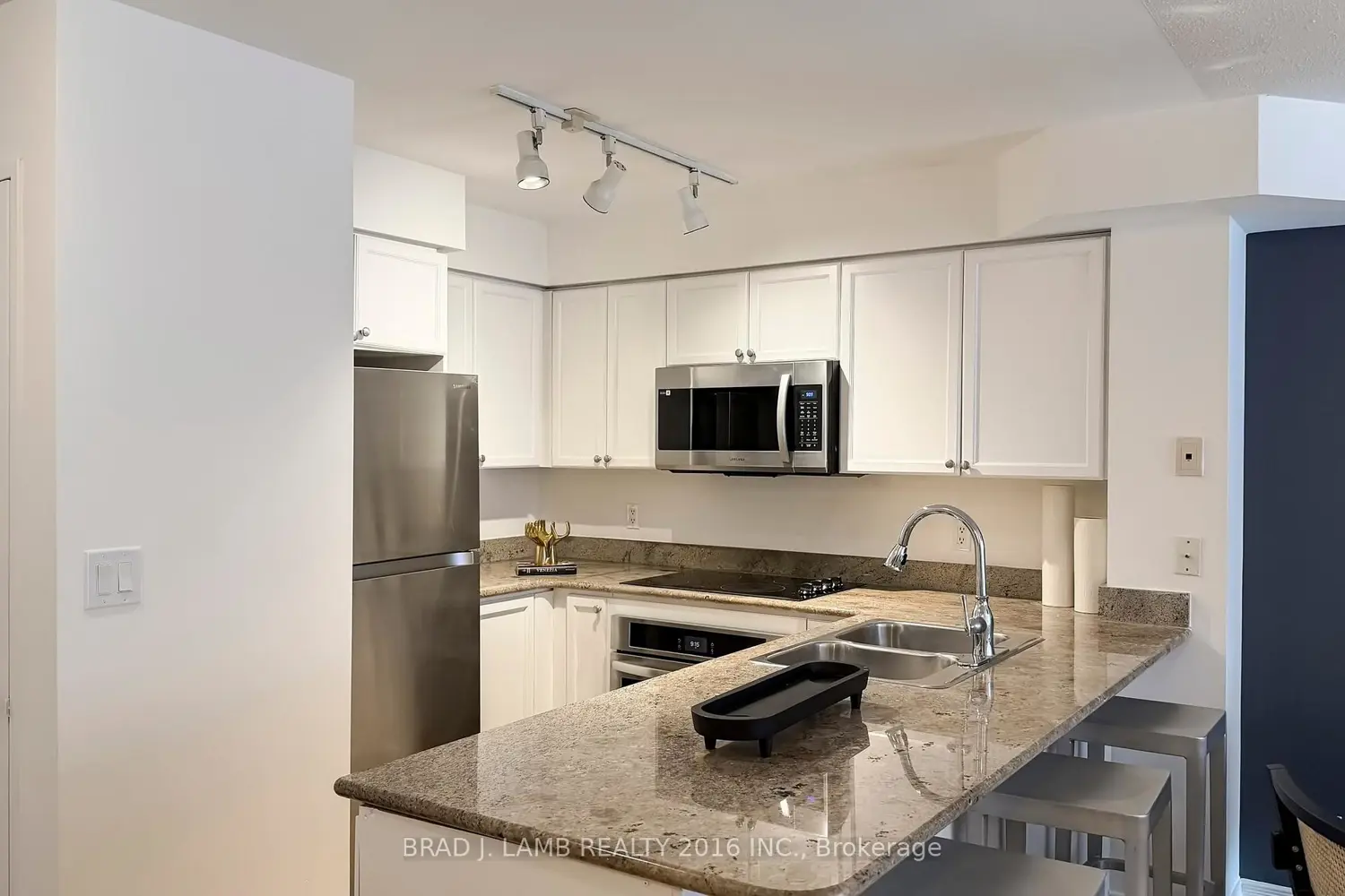 Additional image 8 of 245 Davisville Avenue 302