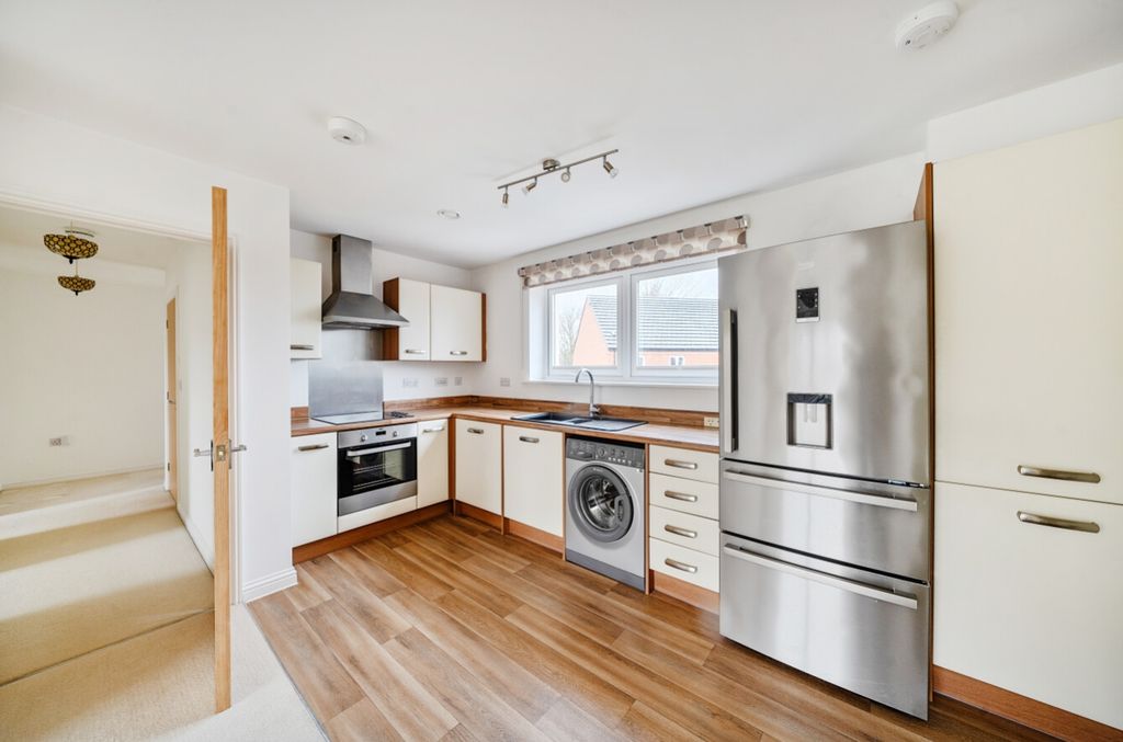 Additional image 3 of 2 bed flat for saleAngelica Road, Lincoln, Lincolnshire LN1